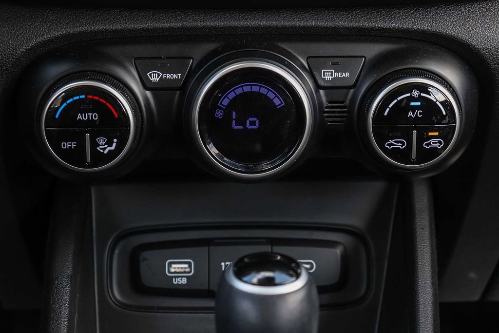 Used 2024 Hyundai Venue SEL image 14