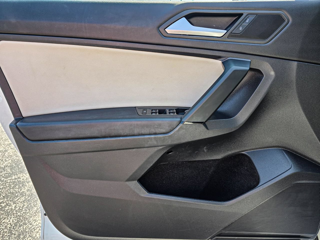 Used 2019 Volkswagen Tiguan SE AWD/4WD image 12