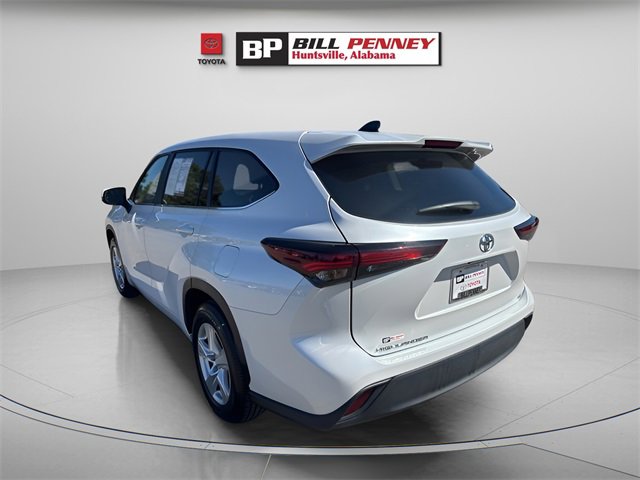 Used 2024 Toyota Highlander LE image 3