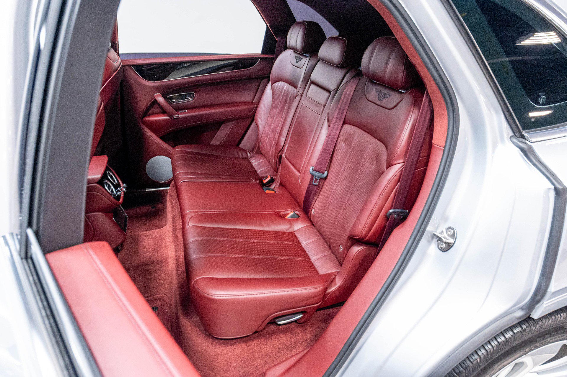 Used 2020 Bentley Bentayga AWD/4WD image 39