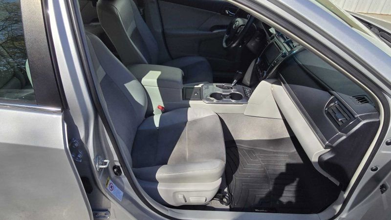 Used 2012 Toyota Camry XLE w/ Leather Pkg FWD image 17