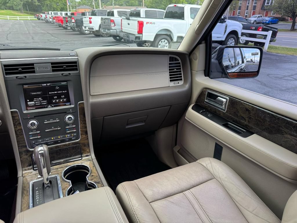 Used 2015 Lincoln Navigator 4WD image 23
