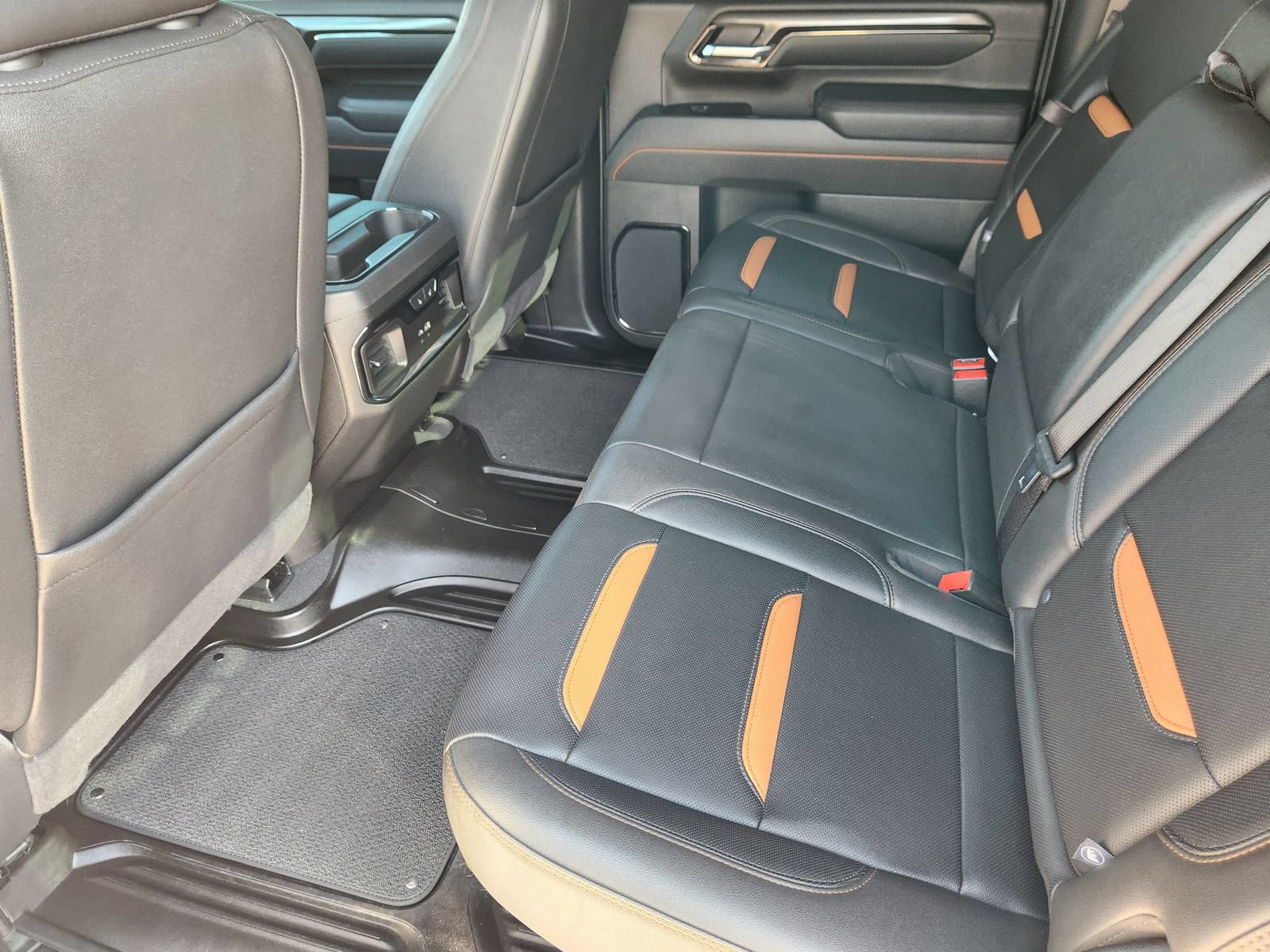 Used 2025 GMC Sierra 2500 AT4 w/ AT4 Premium Plus Package AWD/4WD image 33
