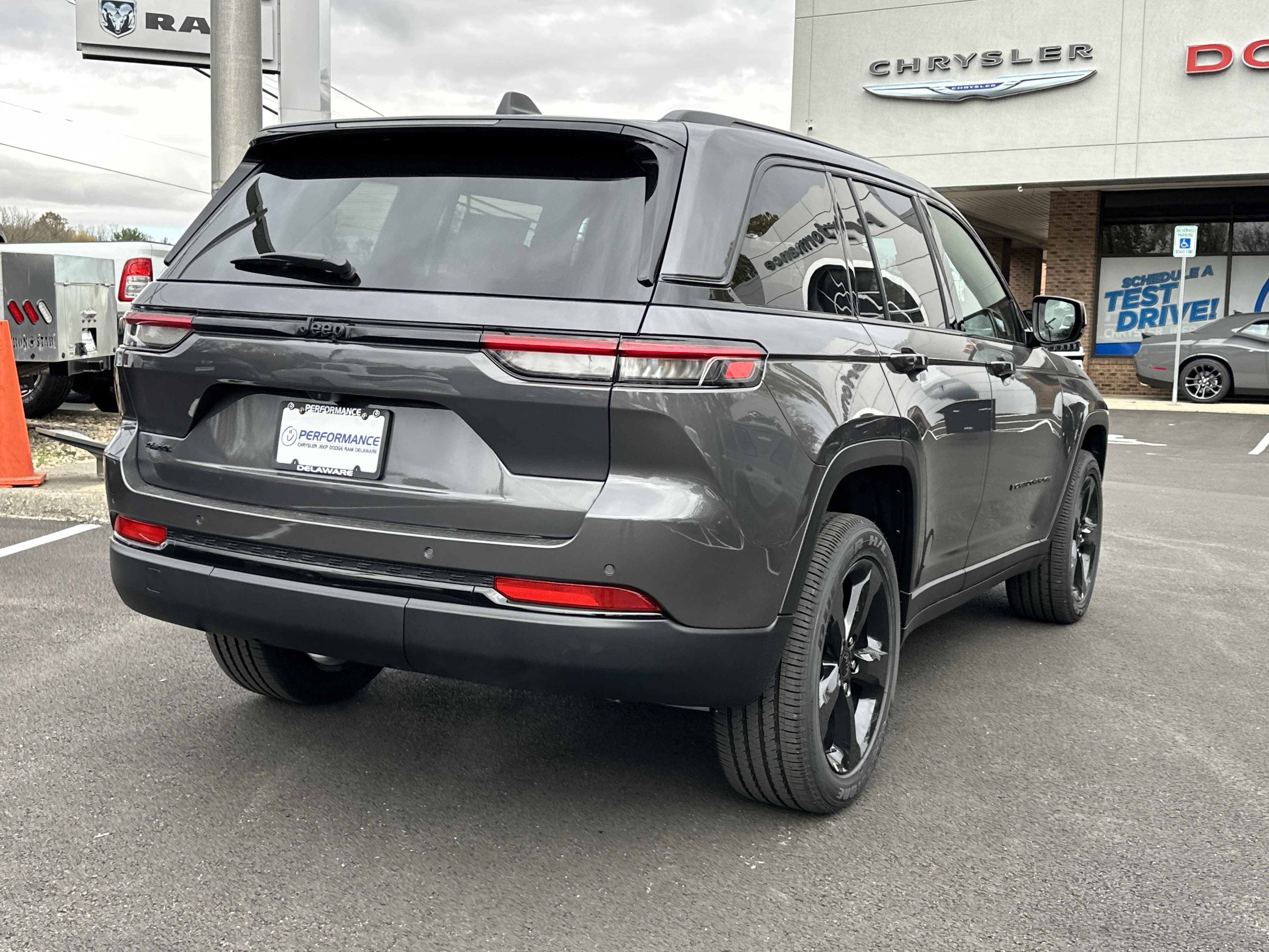 New 2025 Jeep Grand Cherokee Altitude image 16