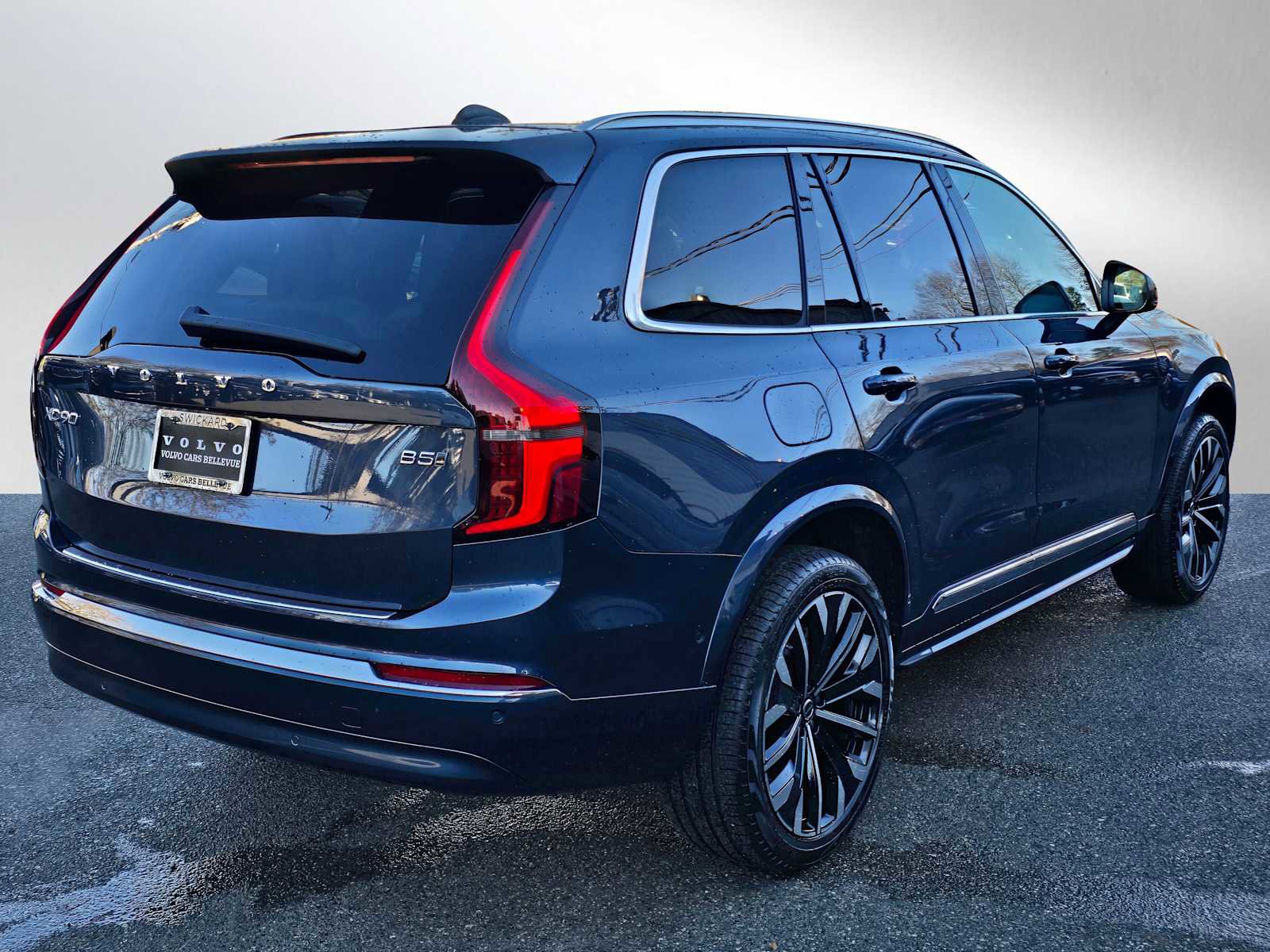 New 2026 Volvo XC90 B5 Plus w/ Protection Package AWD/4WD image 3