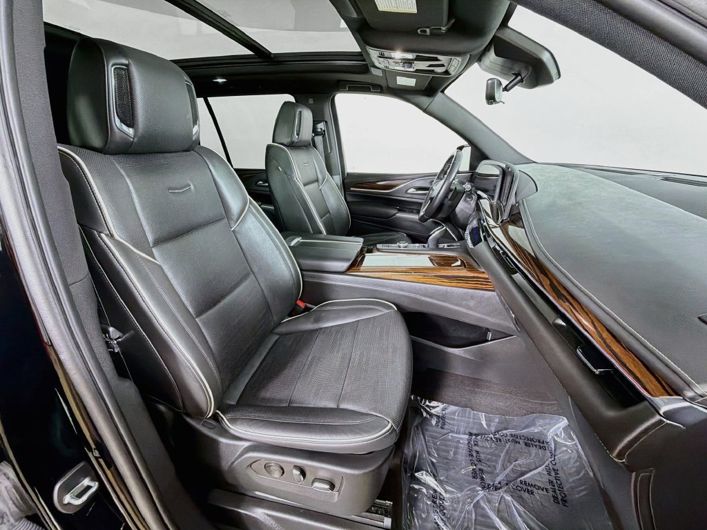 Used 2023 Cadillac Escalade Premium Luxury w/ Touring Package AWD/4WD image 30