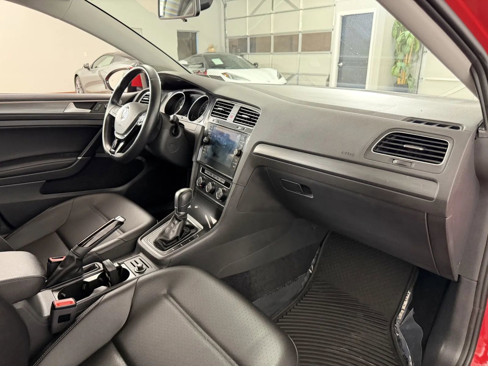 Used 2018 Volkswagen Golf SE FWD image 33