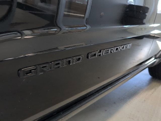 Used 2021 Jeep Grand Cherokee Altitude AWD/4WD image 10