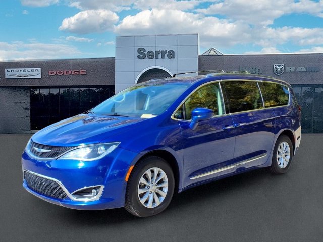 Used 2018 Chrysler Pacifica Touring-L Plus FWD image 3