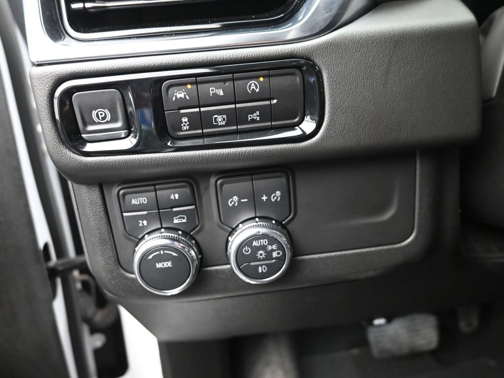 Used 2025 GMC Yukon Denali image 25