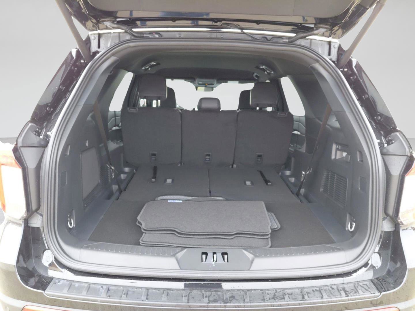 New 2026 Ford Explorer ST-Line w/ ST-Line Street Pack image 24