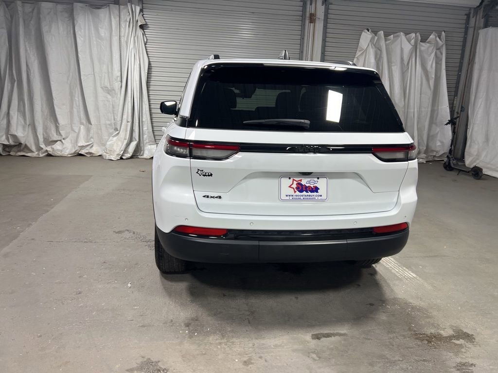 Used 2025 Jeep Grand Cherokee Altitude image 6