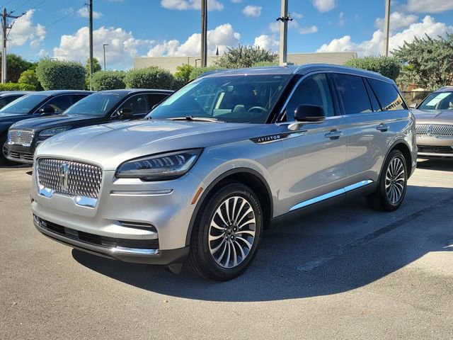 Certified 2024 Lincoln Aviator 2WD w/ Premium Package image 3