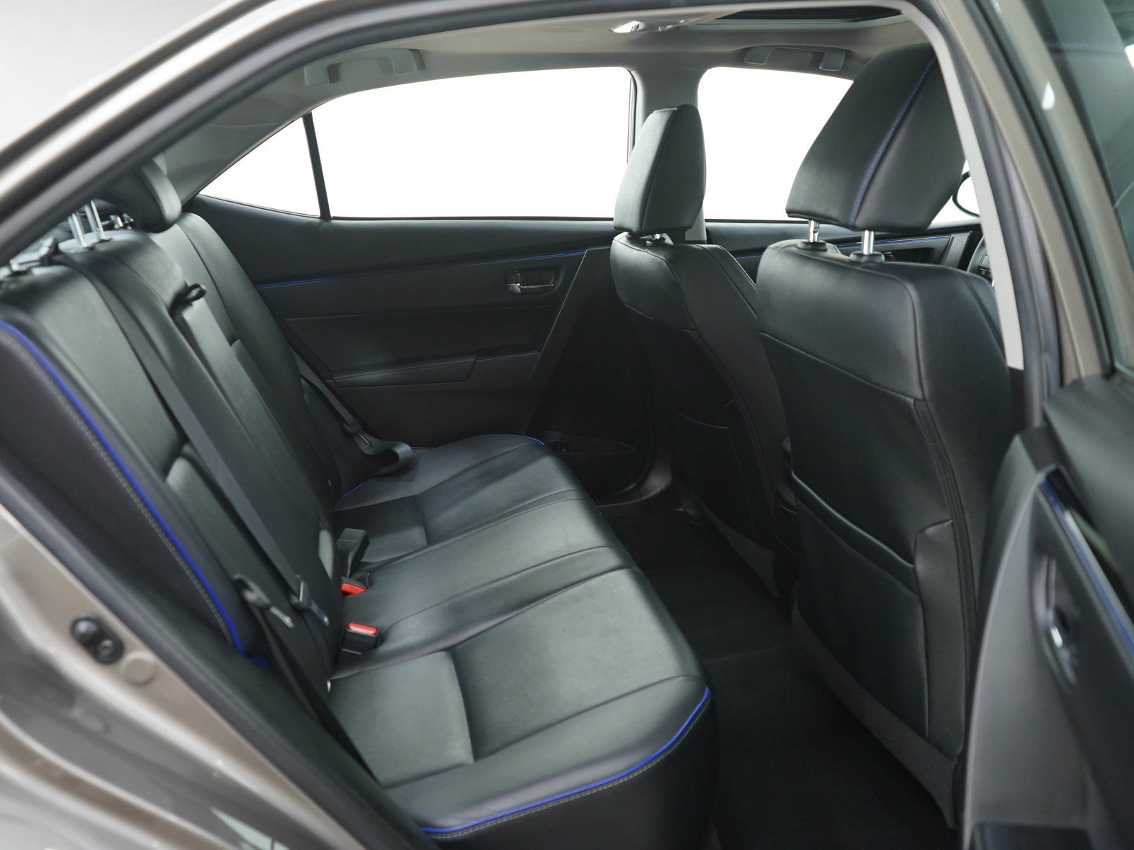 Used 2017 Toyota Corolla XSE FWD image 12