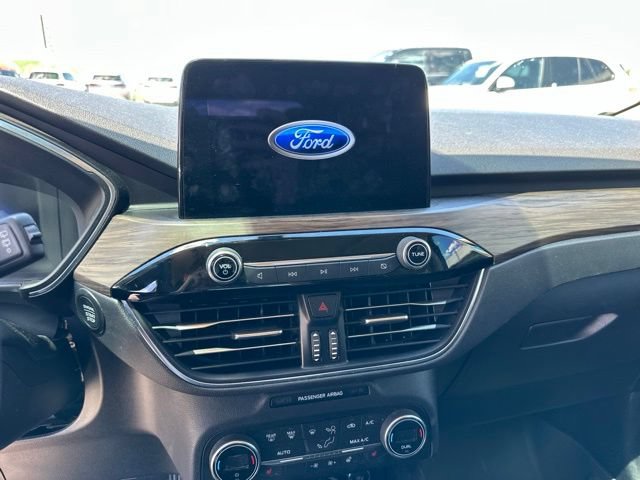 Used 2020 Ford Escape Titanium AWD/4WD image 17