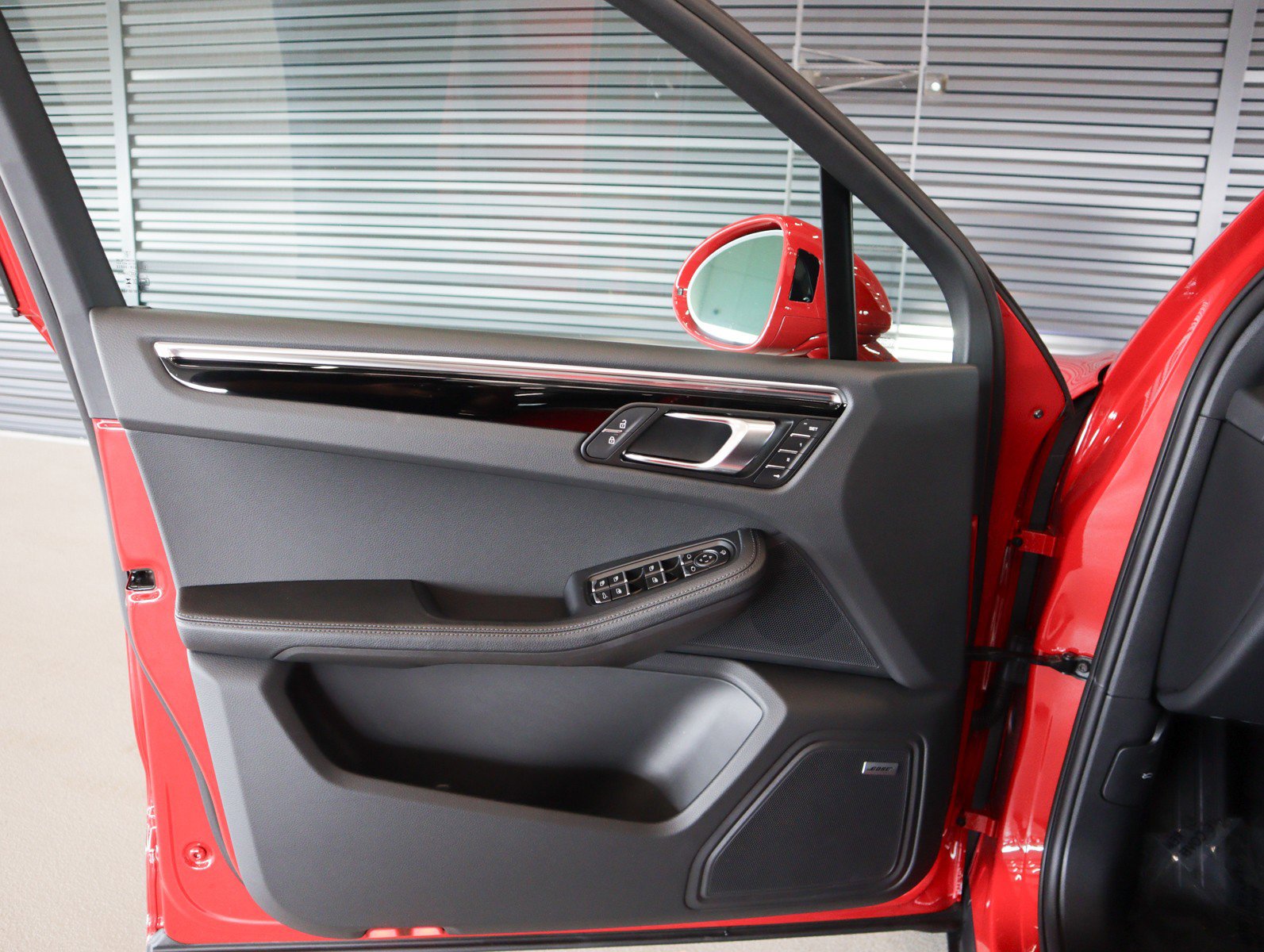 Used 2026 Porsche Macan AWD/4WD image 23