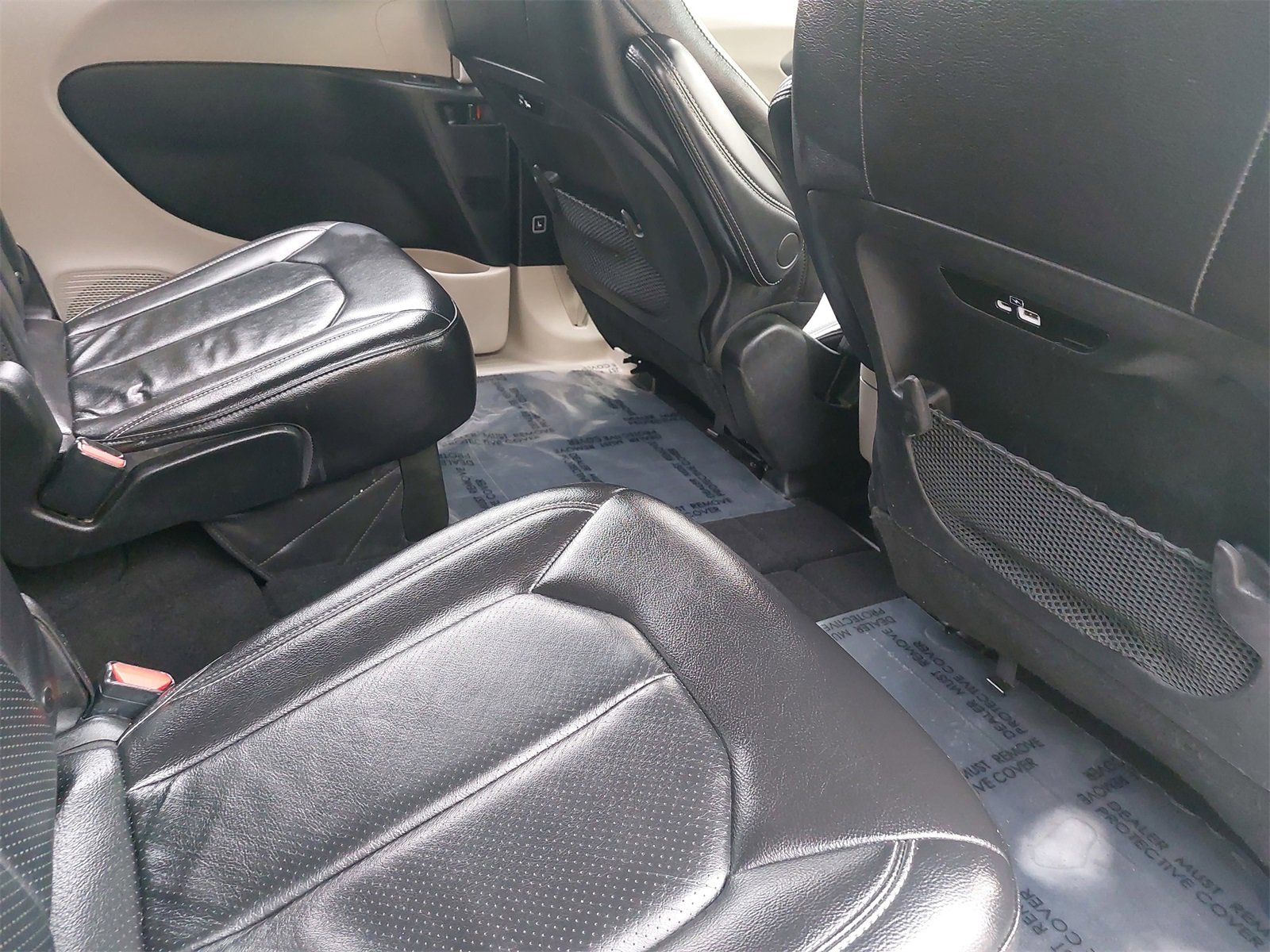 Used 2022 Chrysler Pacifica Touring-L image 11