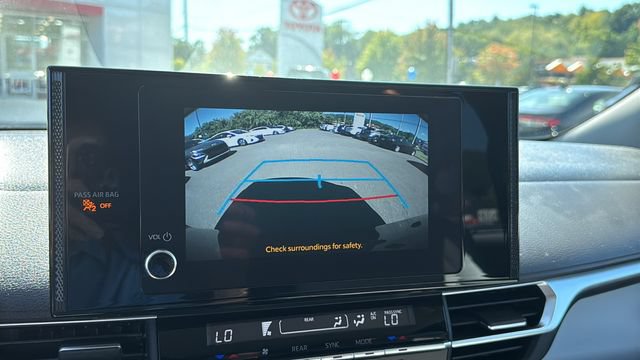 Certified 2025 Toyota Sienna LE FWD image 16