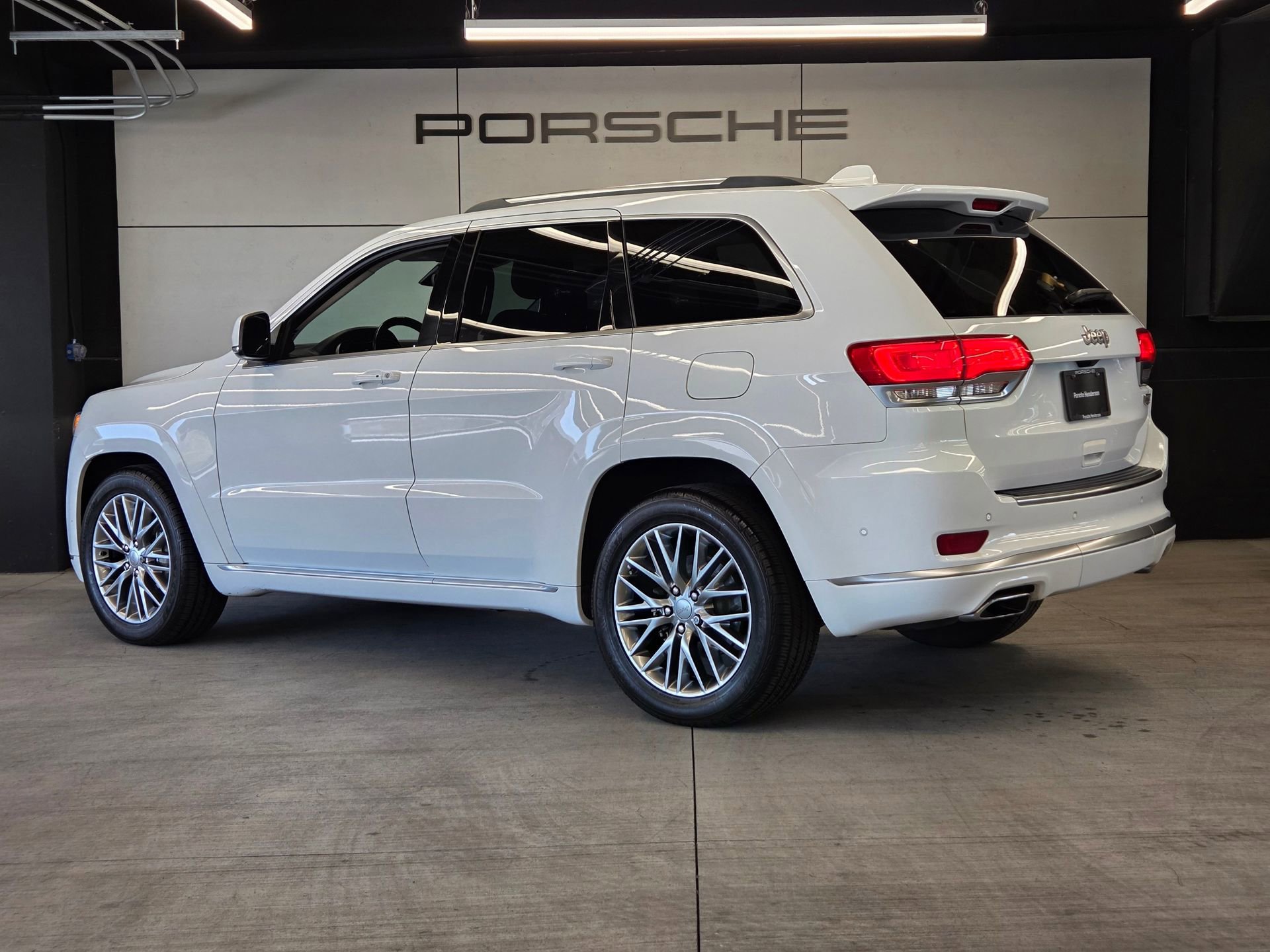 Used 2018 Jeep Grand Cherokee Summit w/ Platinum Series Group RWD image 3
