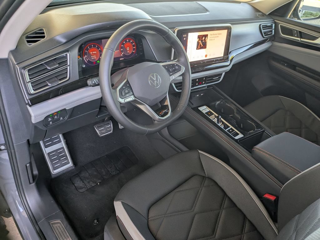 Used 2025 Volkswagen Atlas Peak Edition SE AWD/4WD image 24