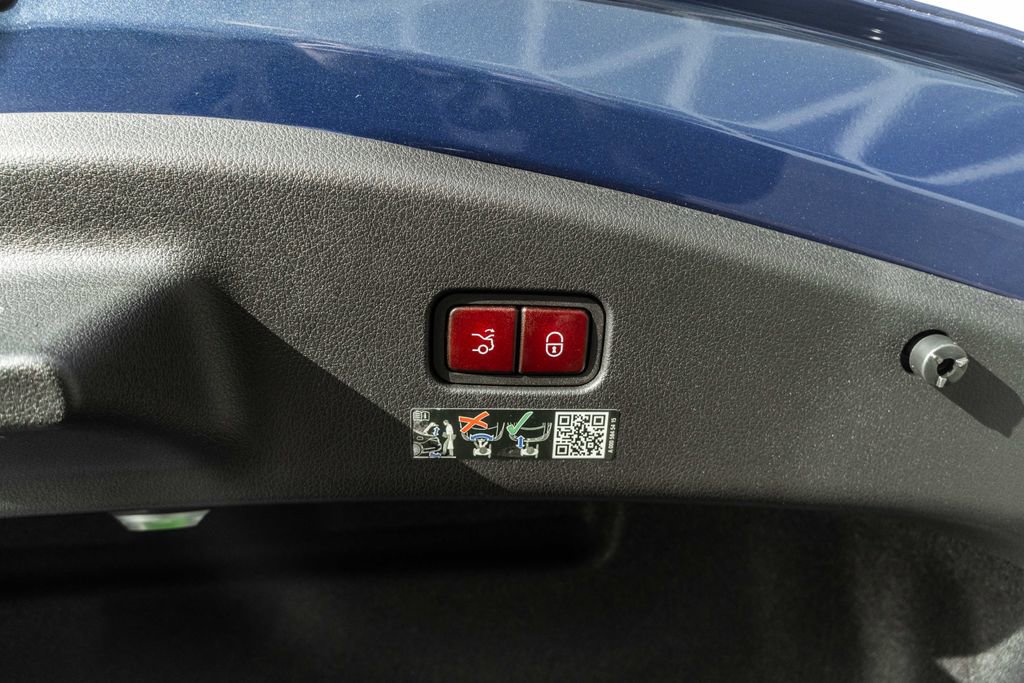 Used 2024 Mercedes-Benz CLE 300 4MATIC Coupe image 31