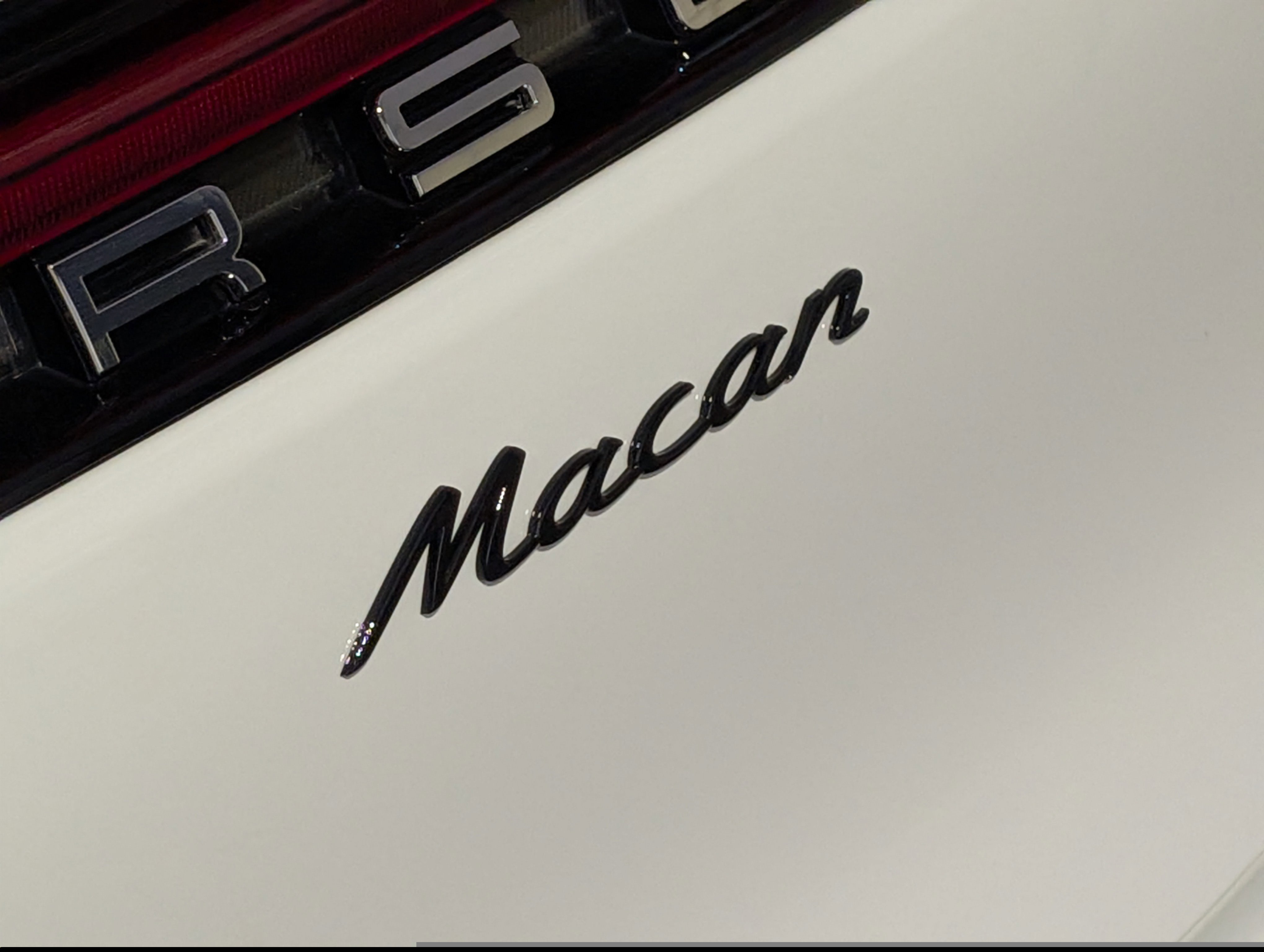 Certified 2026 Porsche Macan AWD/4WD image 18