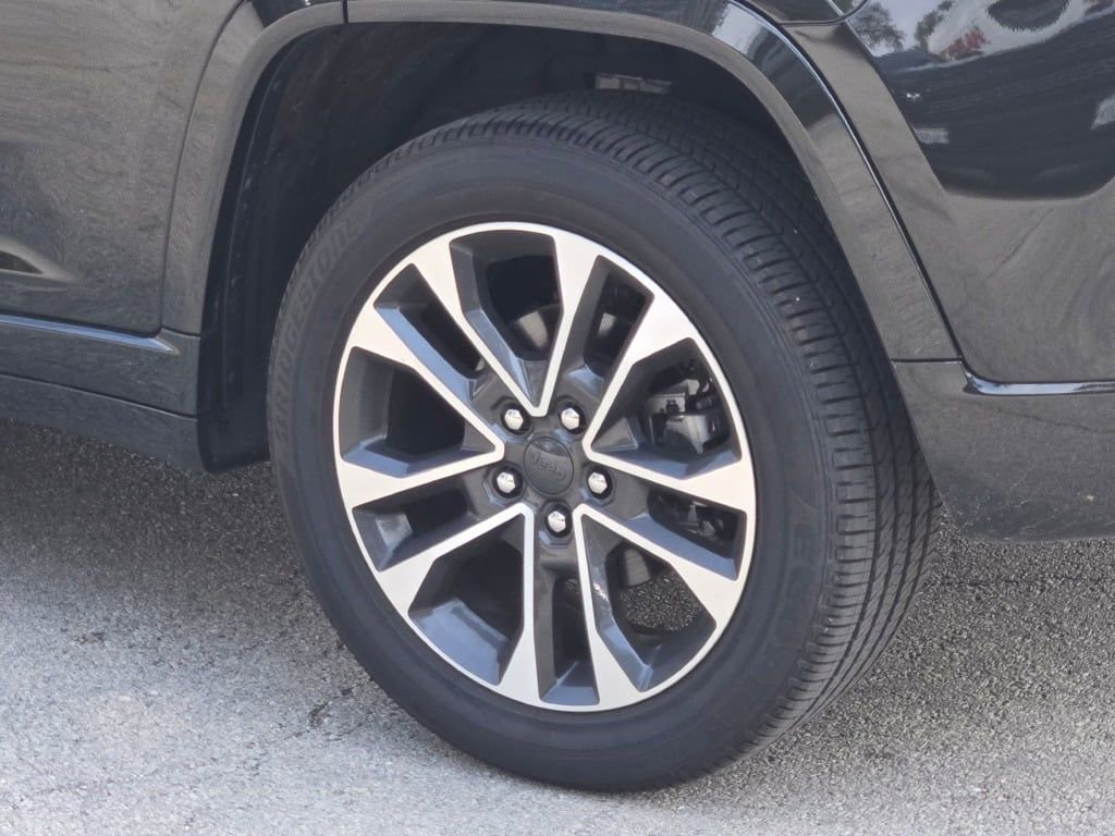 Certified 2024 Jeep Grand Cherokee Overland w/ Luxury Tech Group IV image 15