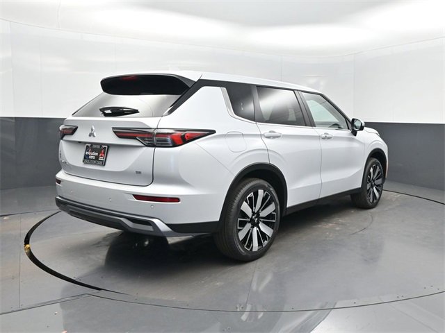 New 2025 Mitsubishi Outlander SE image 31