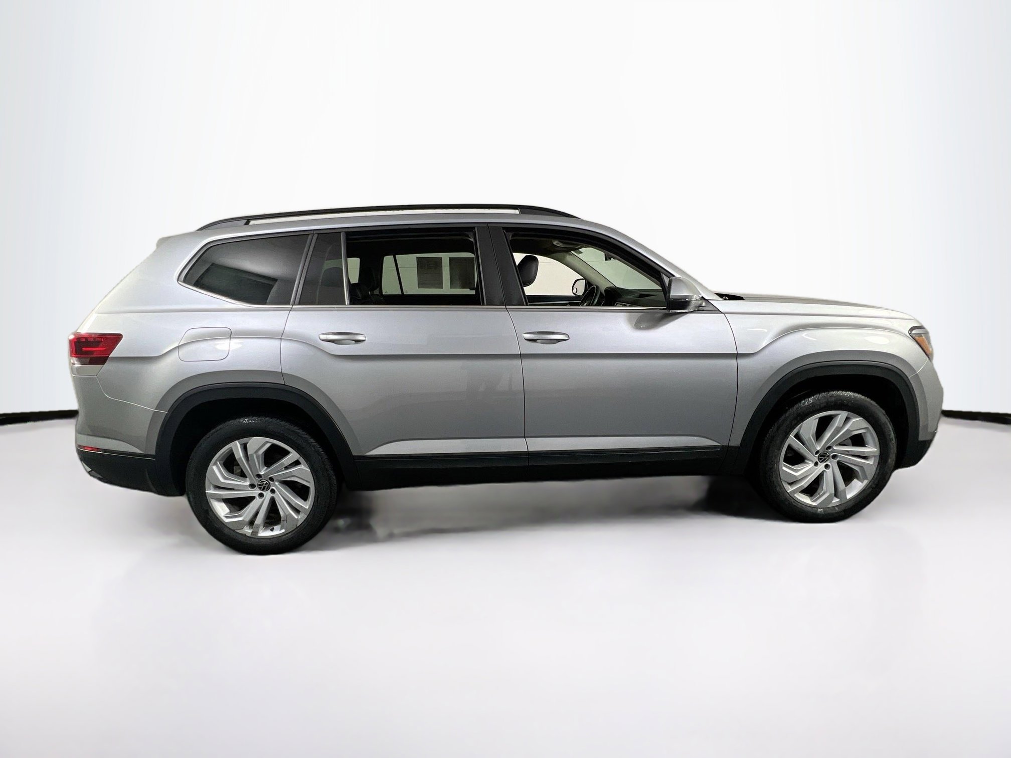 Used 2022 Volkswagen Atlas SE image 4