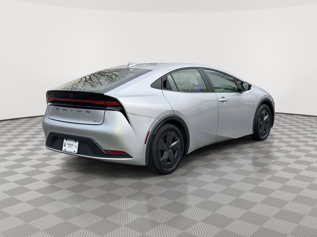 Used 2024 Toyota Prius LE FWD image 7