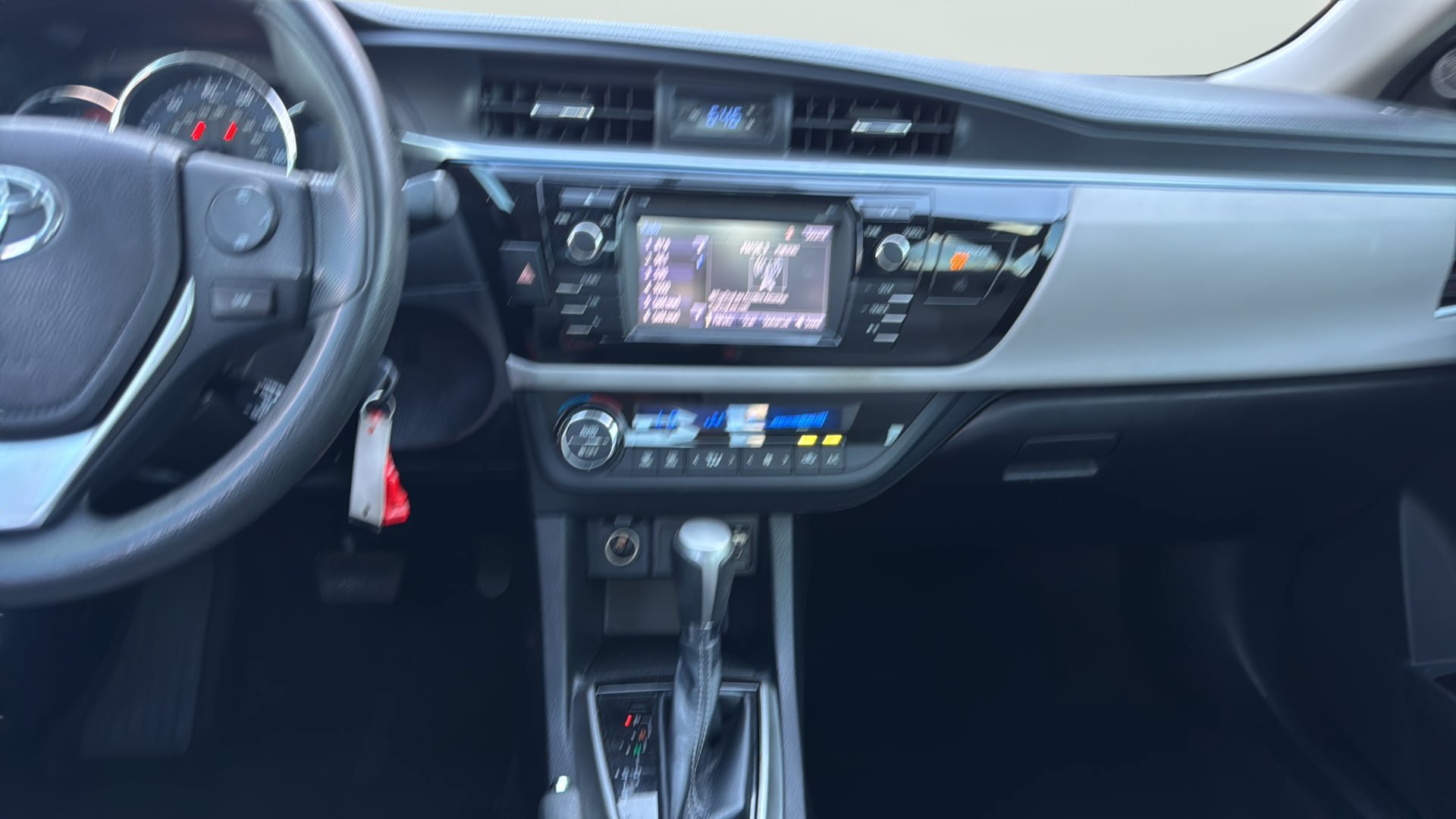 Used 2016 Toyota Corolla LE FWD image 15