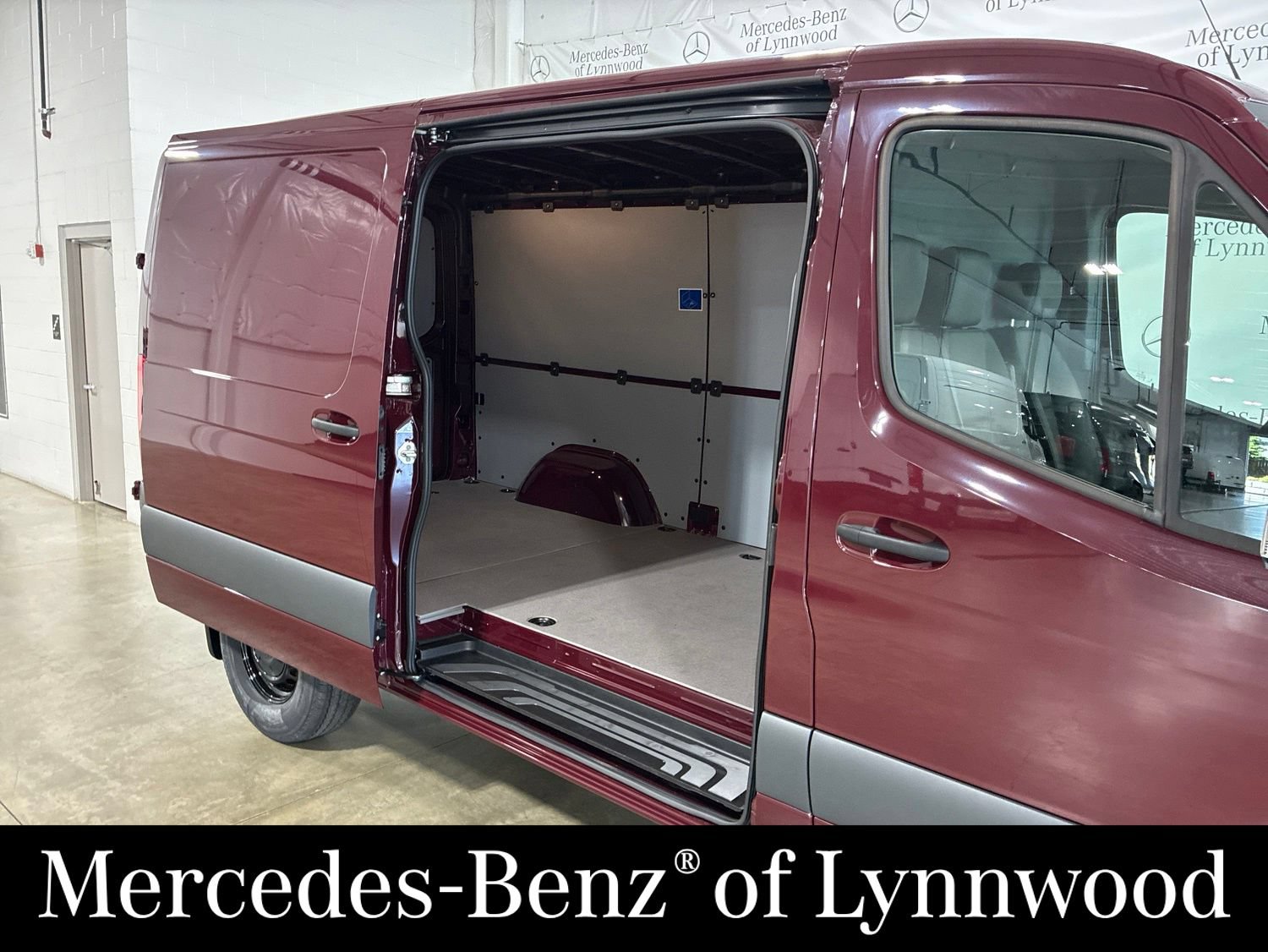 Used 2025 Mercedes-Benz Sprinter 2500 image 20
