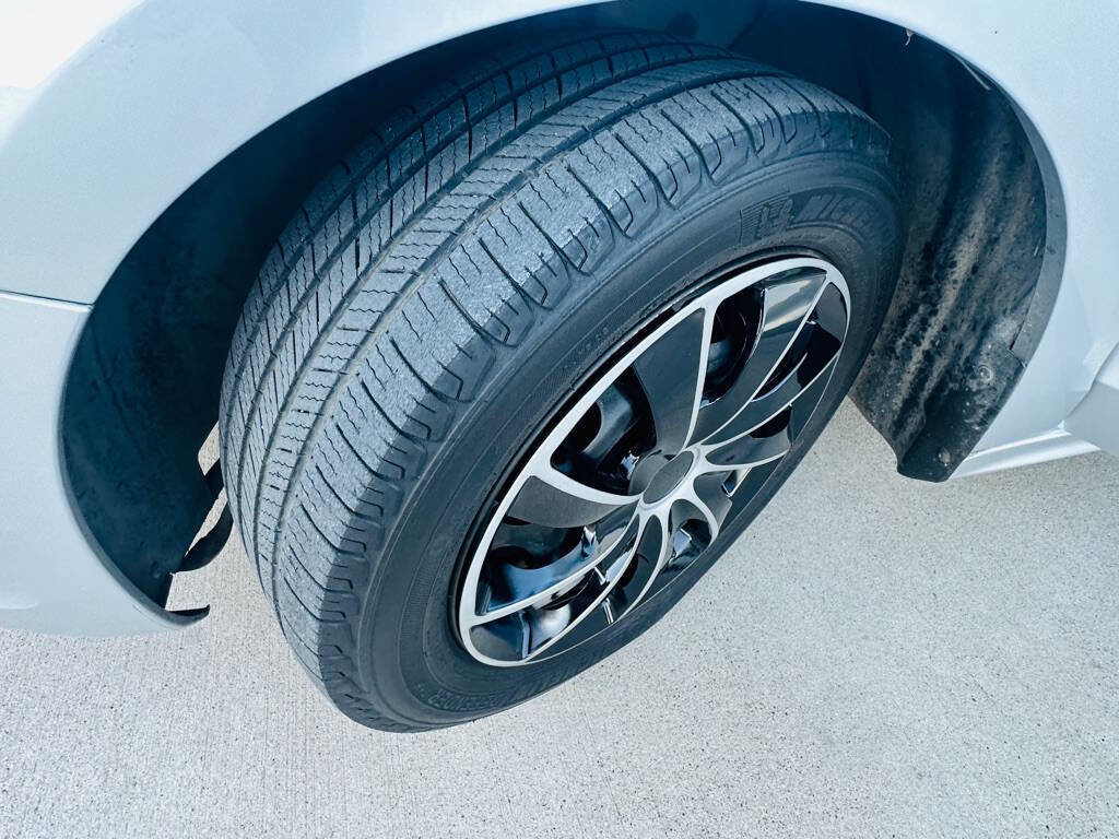 Used 2011 Volkswagen Jetta Base 4dr Sedan 6A image 28