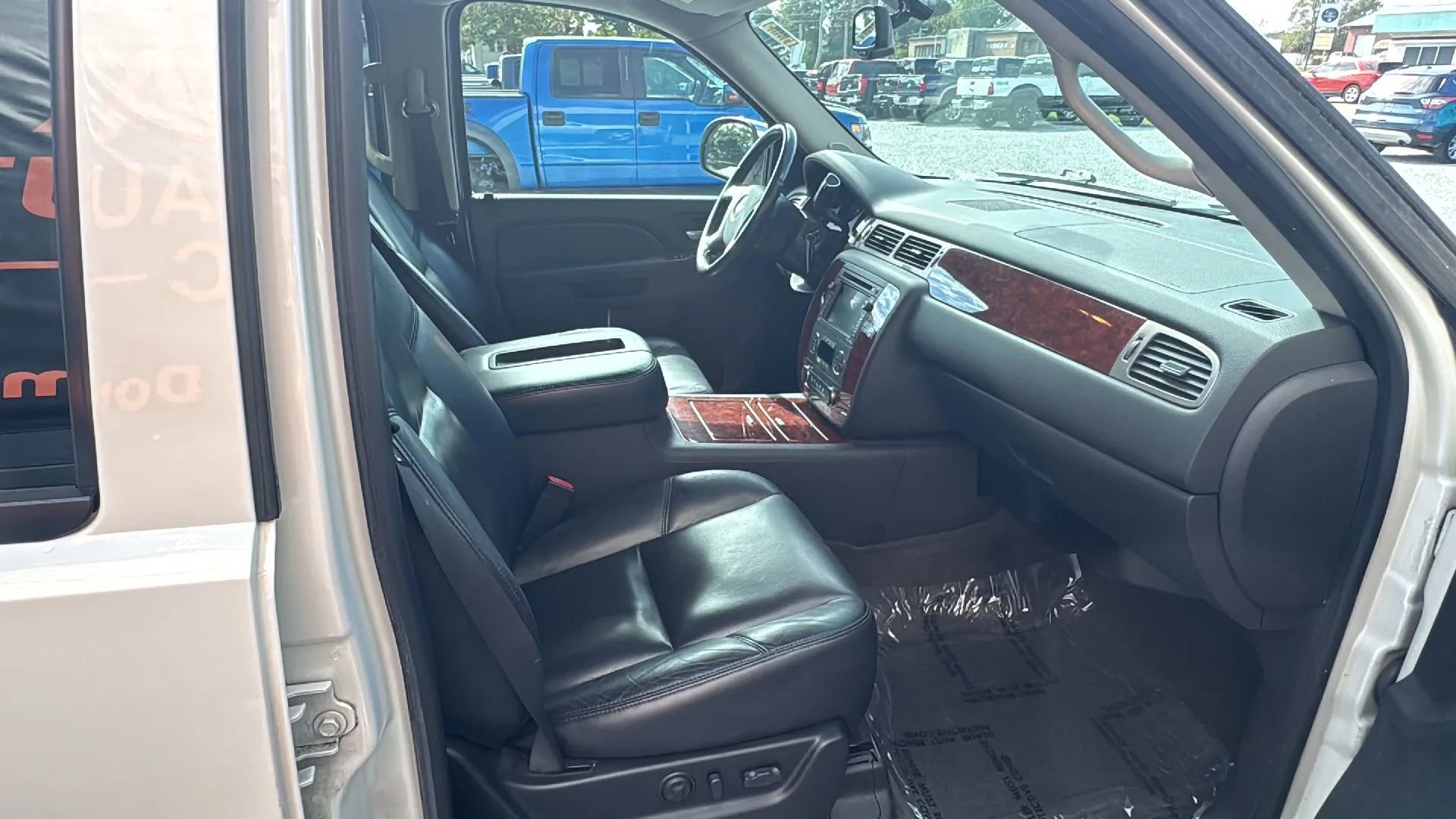 Used 2010 Chevrolet Tahoe LTZ image 15