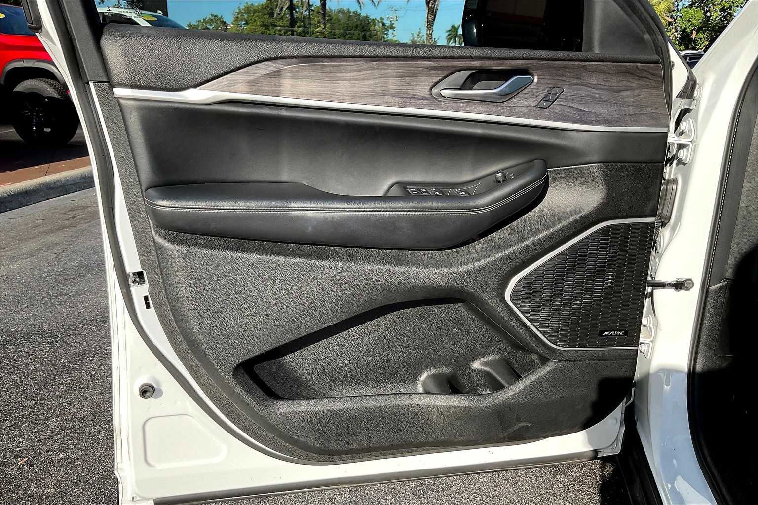 Used 2021 Jeep Grand Cherokee L Limited image 22