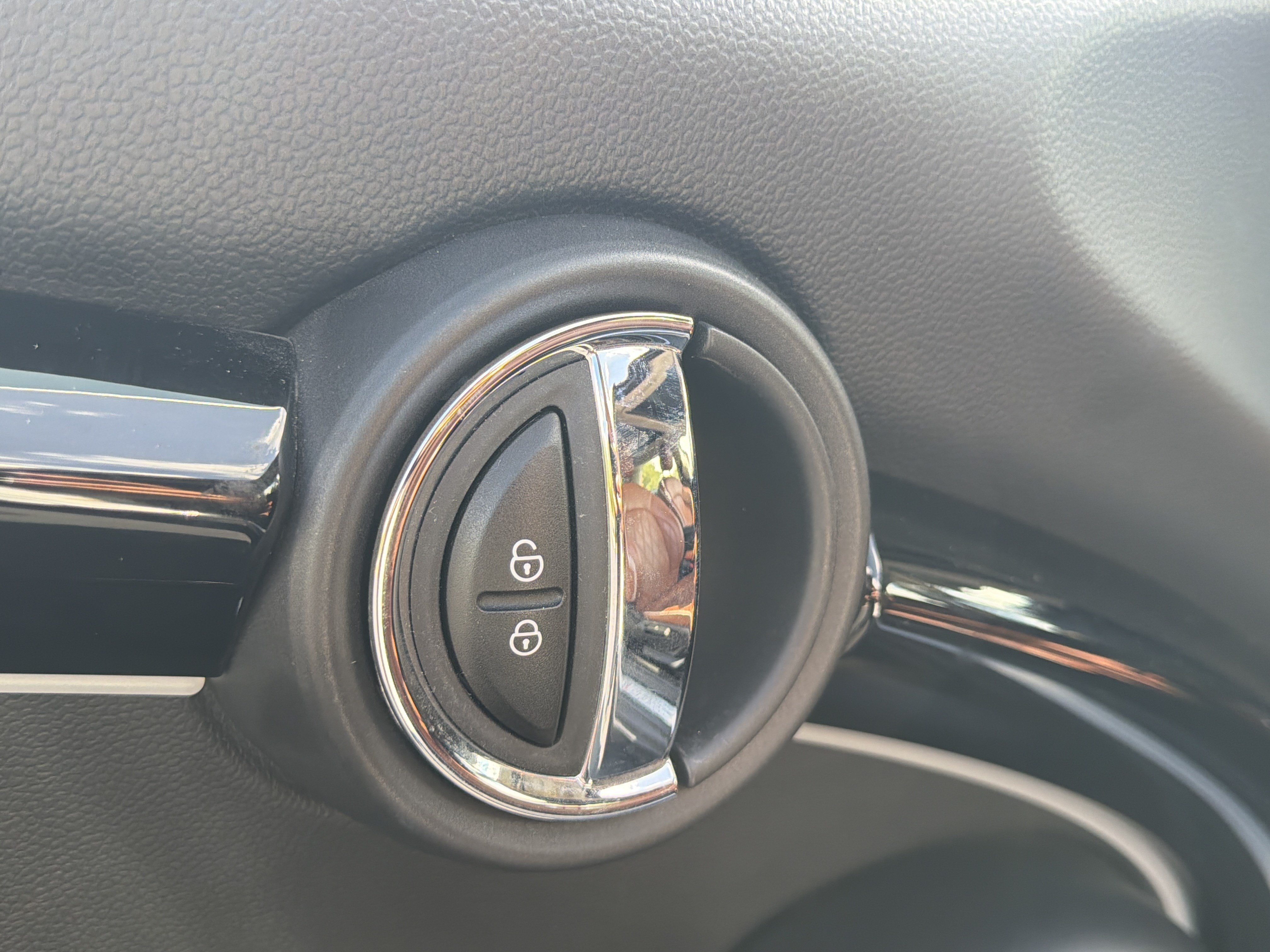 Certified 2024 MINI Cooper S w/ Signature Upholstery Package FWD image 25