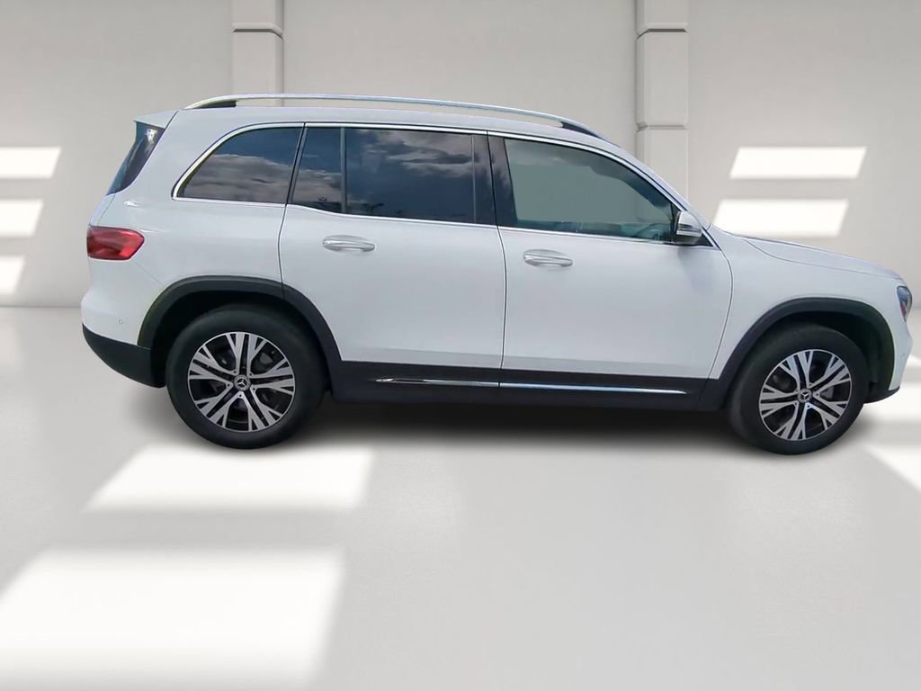 Used 2025 Mercedes-Benz GLB 250 4MATIC image 2