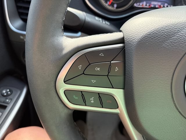 Used 2022 Jeep Cherokee Latitude Lux w/ Sun & Sound Group AWD/4WD image 11