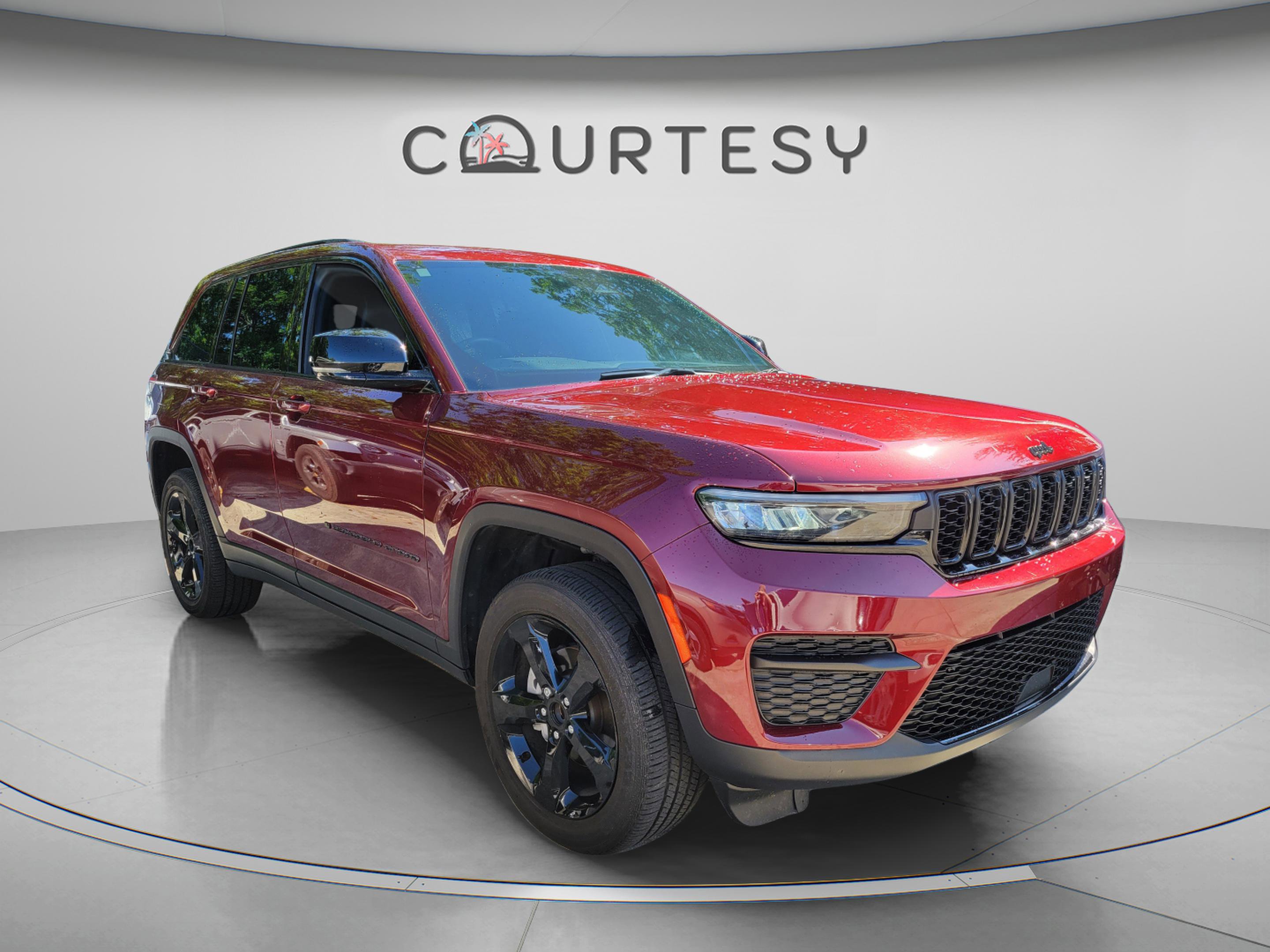 Certified 2025 Jeep Grand Cherokee Altitude RWD image 4