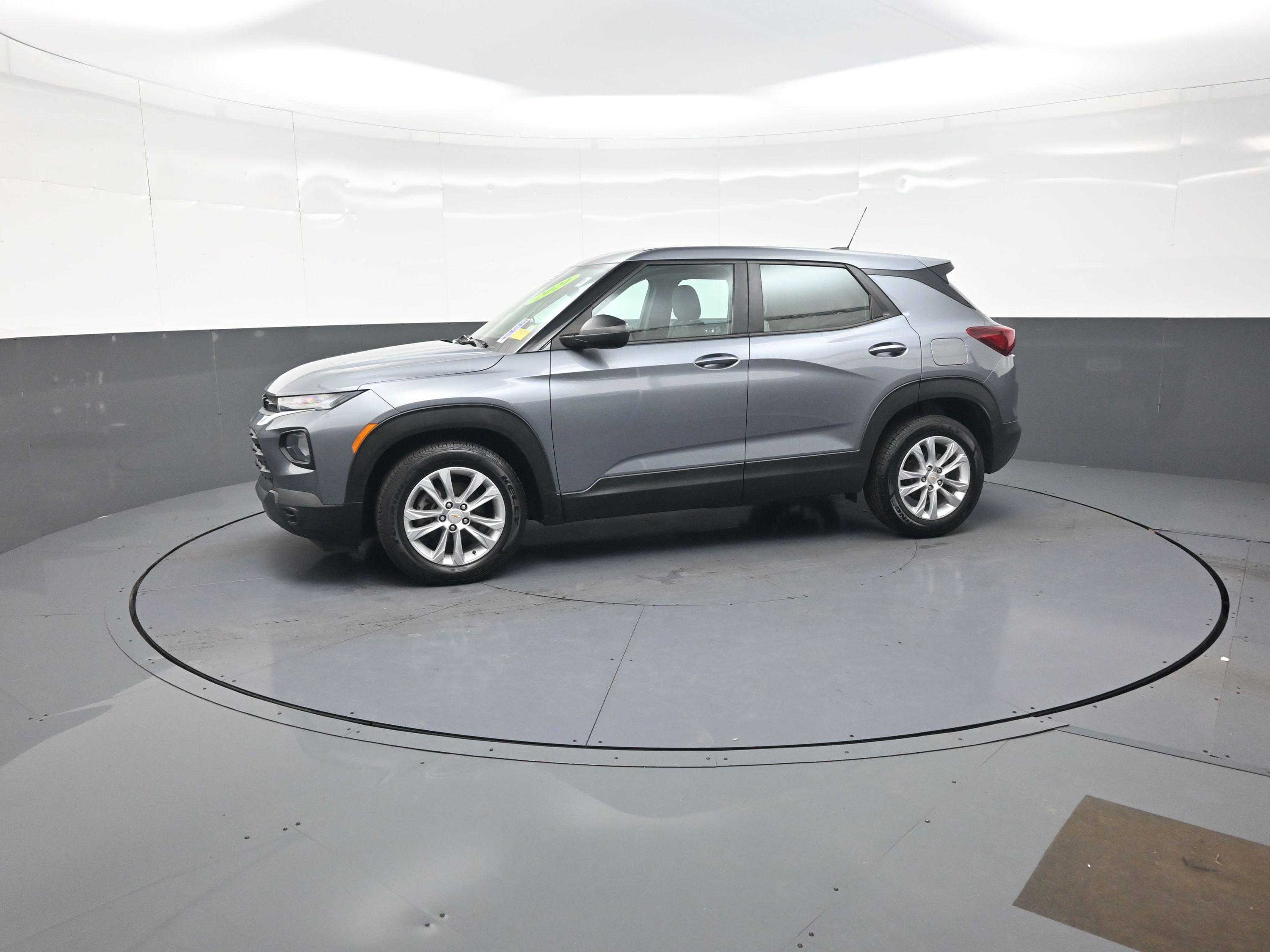 Used 2021 Chevrolet TrailBlazer LS FWD image 4