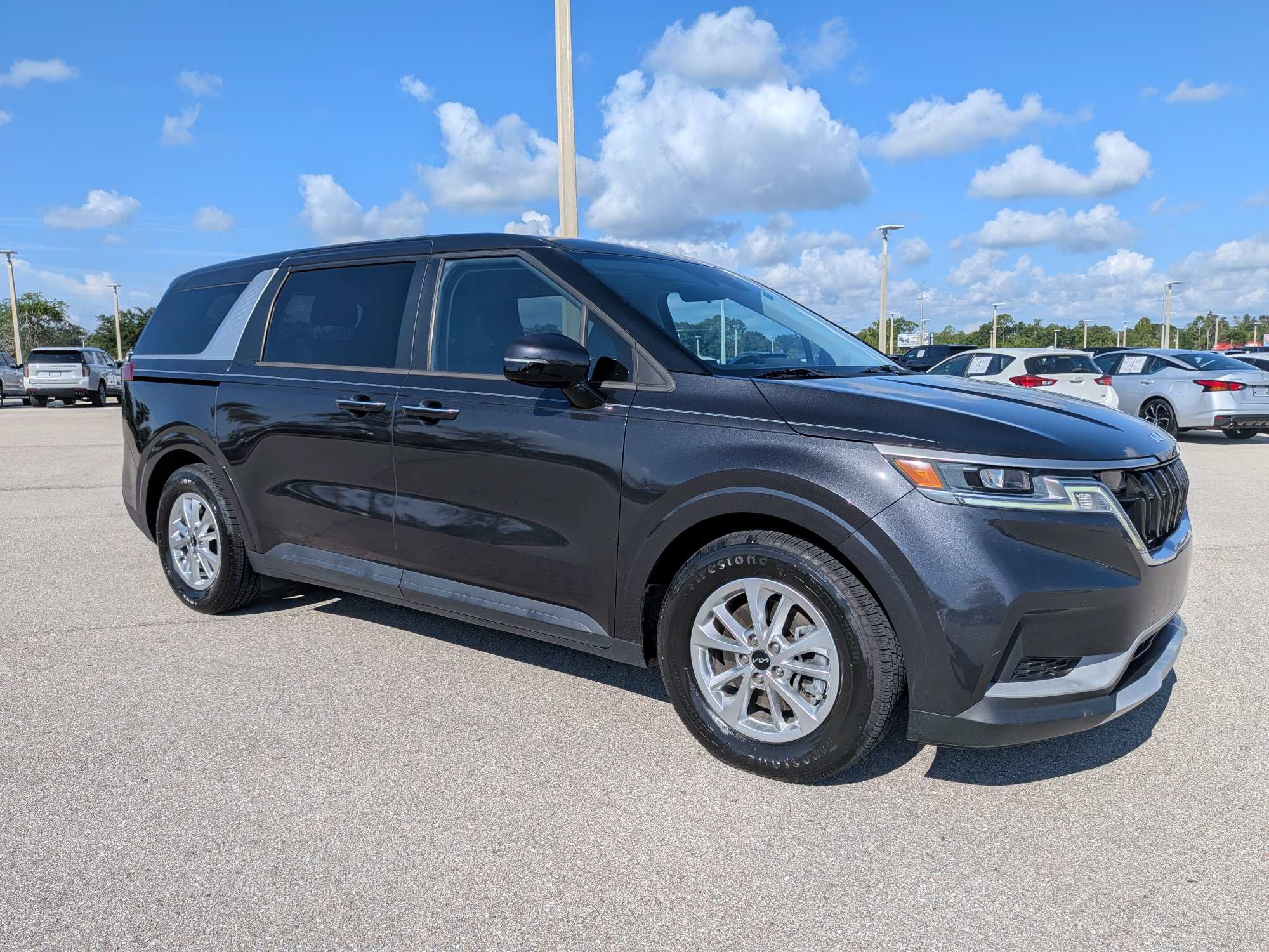 Used 2022 Kia Carnival LX FWD image 2