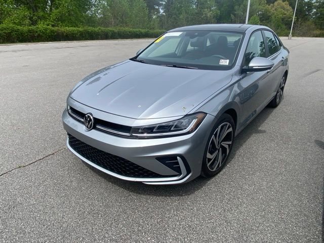 Used 2025 Volkswagen Jetta SEL image 2