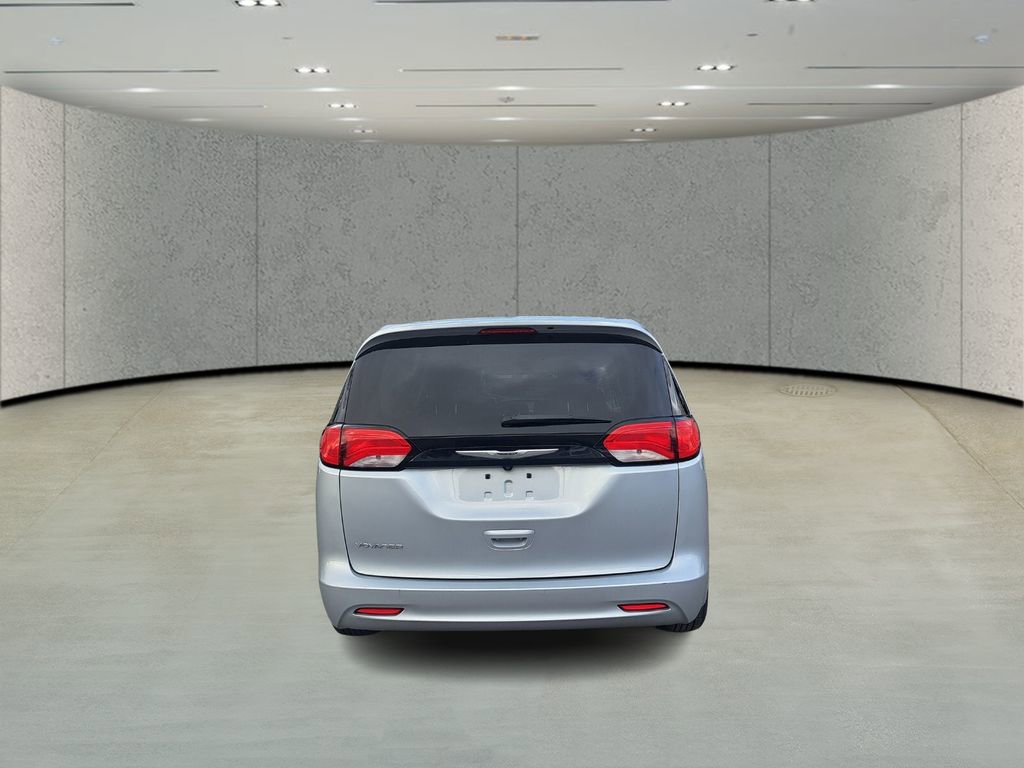 Used 2023 Chrysler Voyager LX image 6