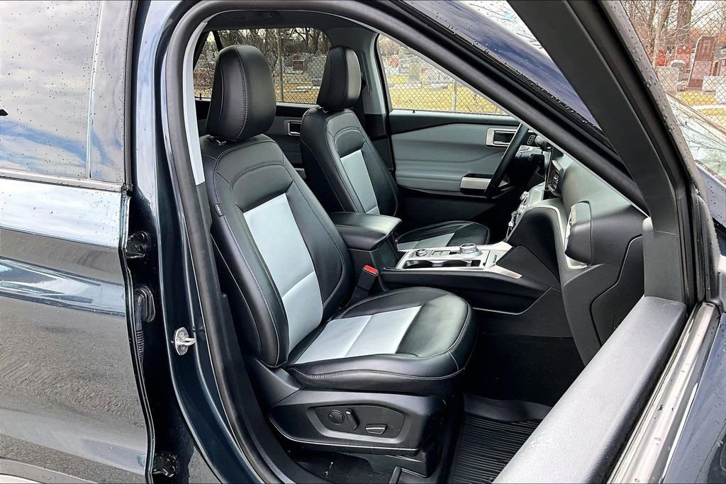 Certified 2023 Ford Explorer XLT w/ Equipment Group 202A image 7