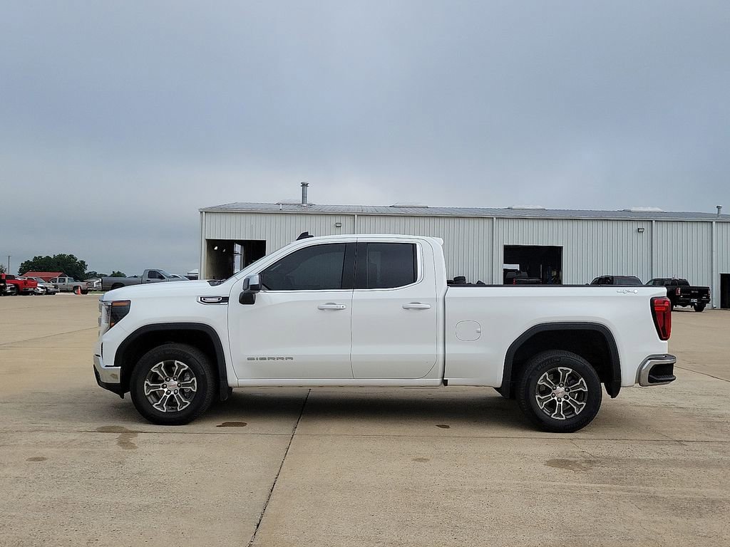Used 2025 GMC Sierra 1500 SLE w/ Preferred Package image 3