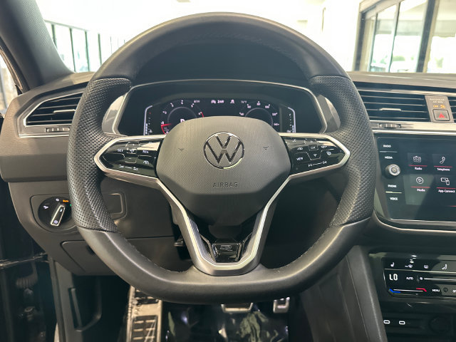 Used 2022 Volkswagen Tiguan SEL R-Line AWD/4WD image 23