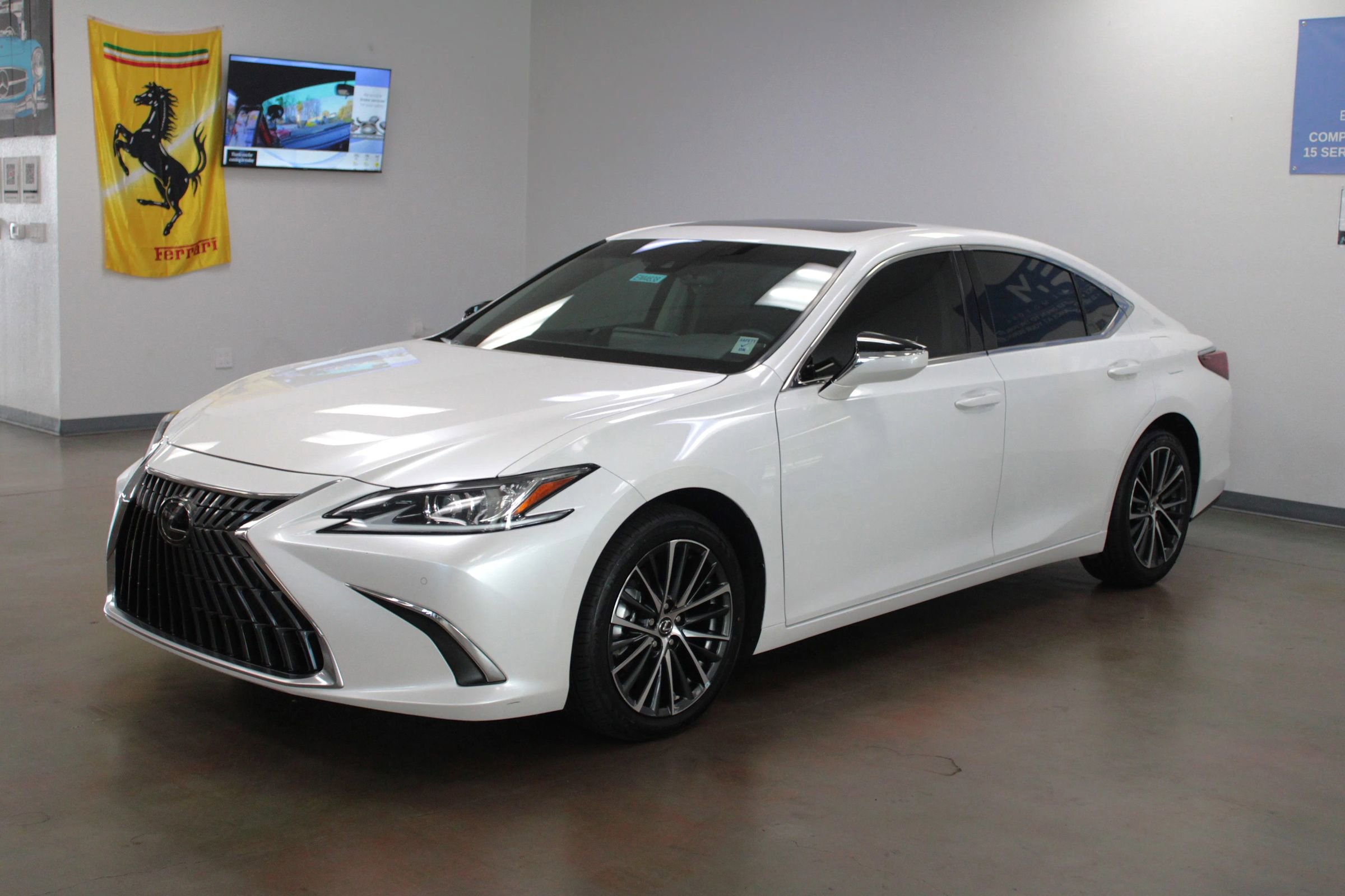 Used 2024 Lexus ES 350 w/ Premium Package image 4