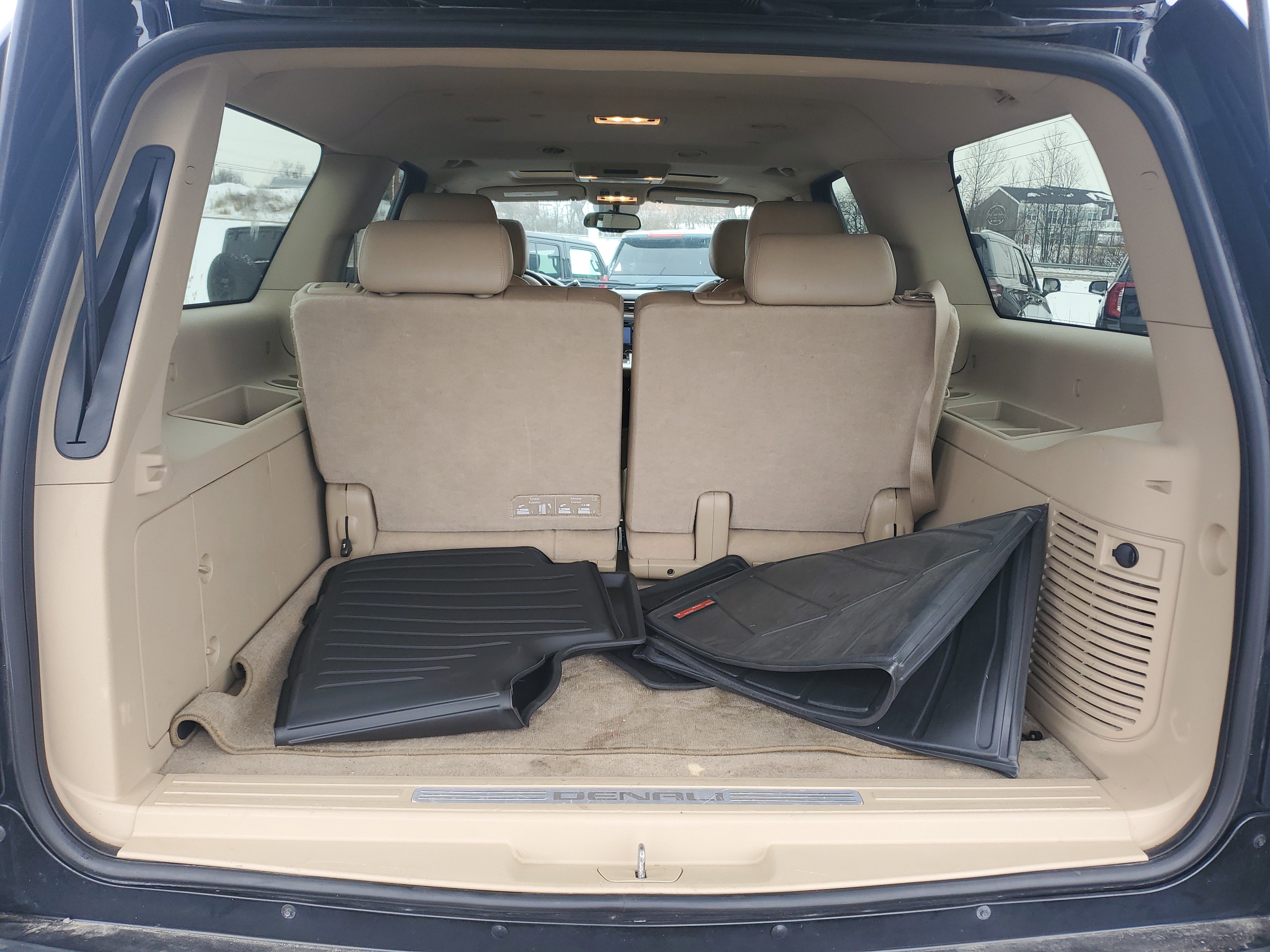 Used 2011 GMC Yukon XL Denali image 11