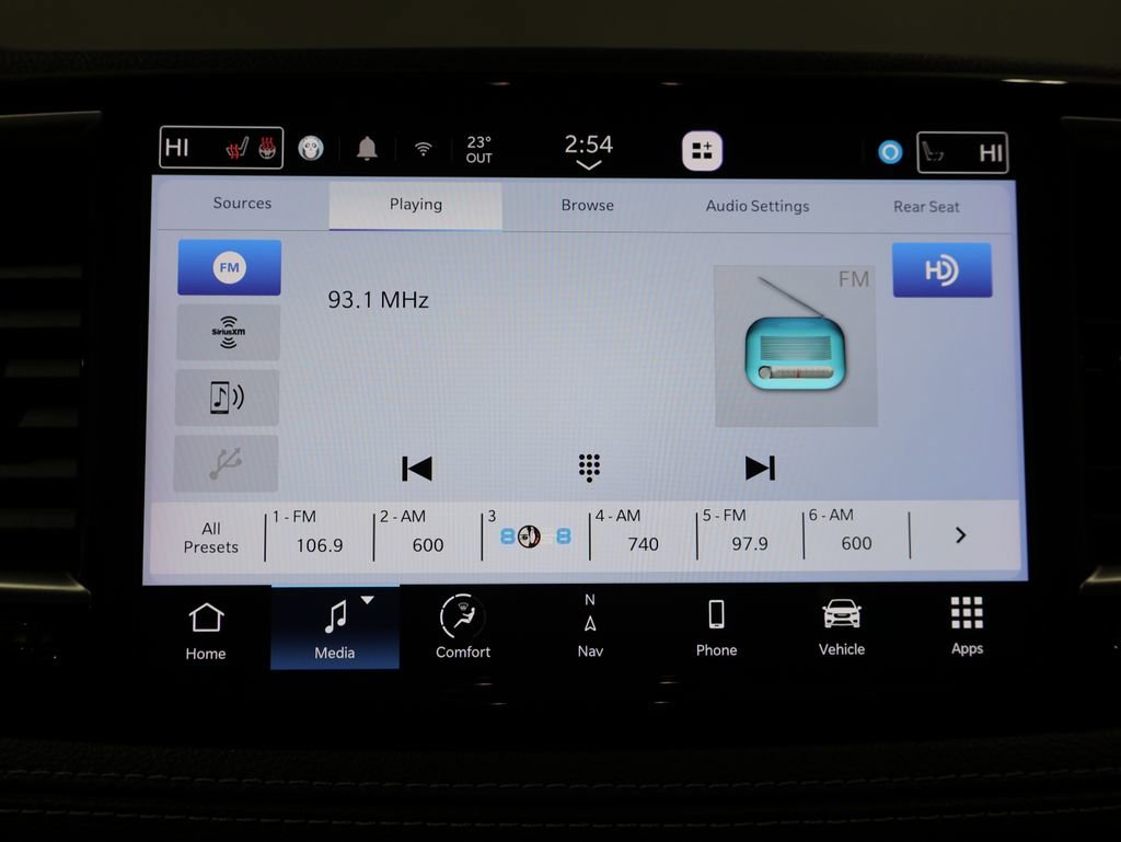 Used 2024 Chrysler Pacifica Limited w/ Uconnect Theater Family Group image 29