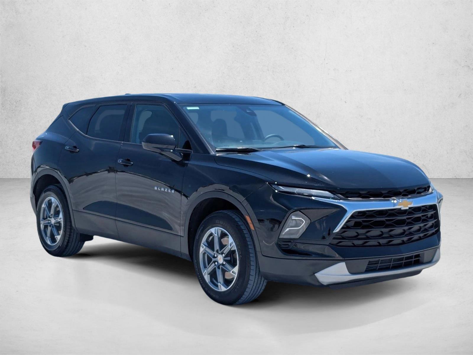 Used 2023 Chevrolet Blazer LT FWD image 3